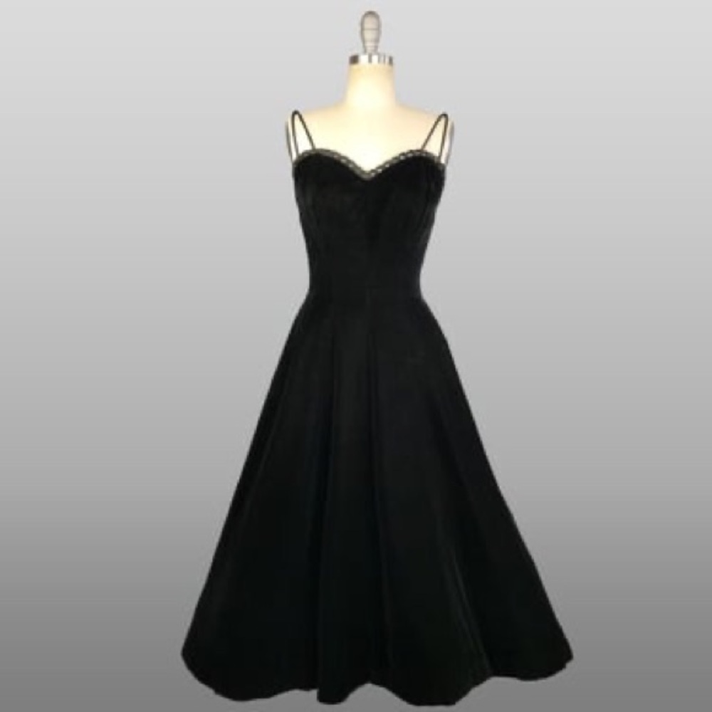 1950s Vintage Black Velvet Circle Skirt Dress- size S